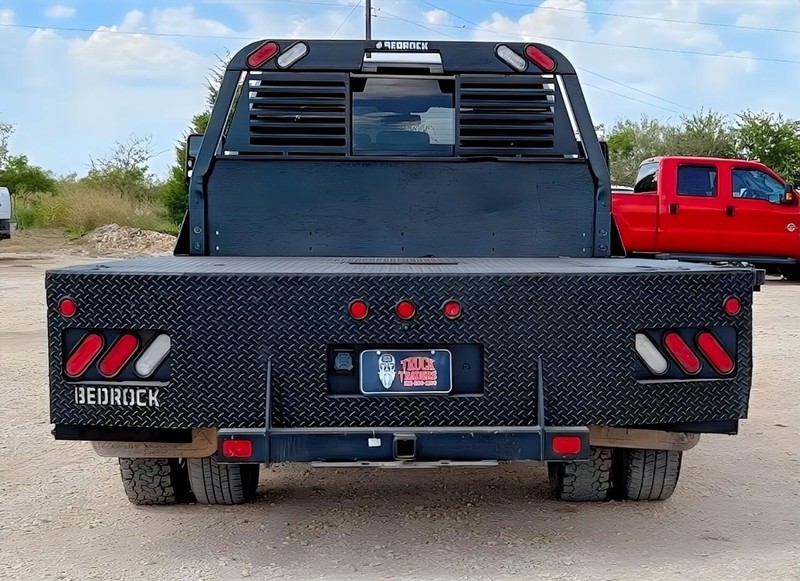 Chevrolet Silverado 3500HD CC Vehicle Full-screen Gallery Image 08