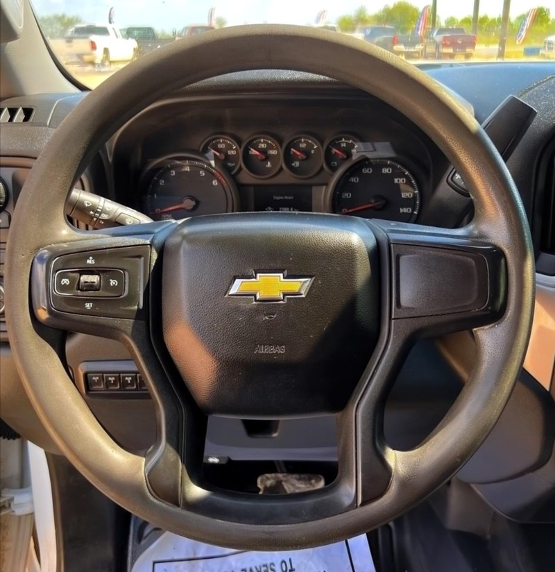 Chevrolet Silverado 3500HD CC Vehicle Full-screen Gallery Image 10