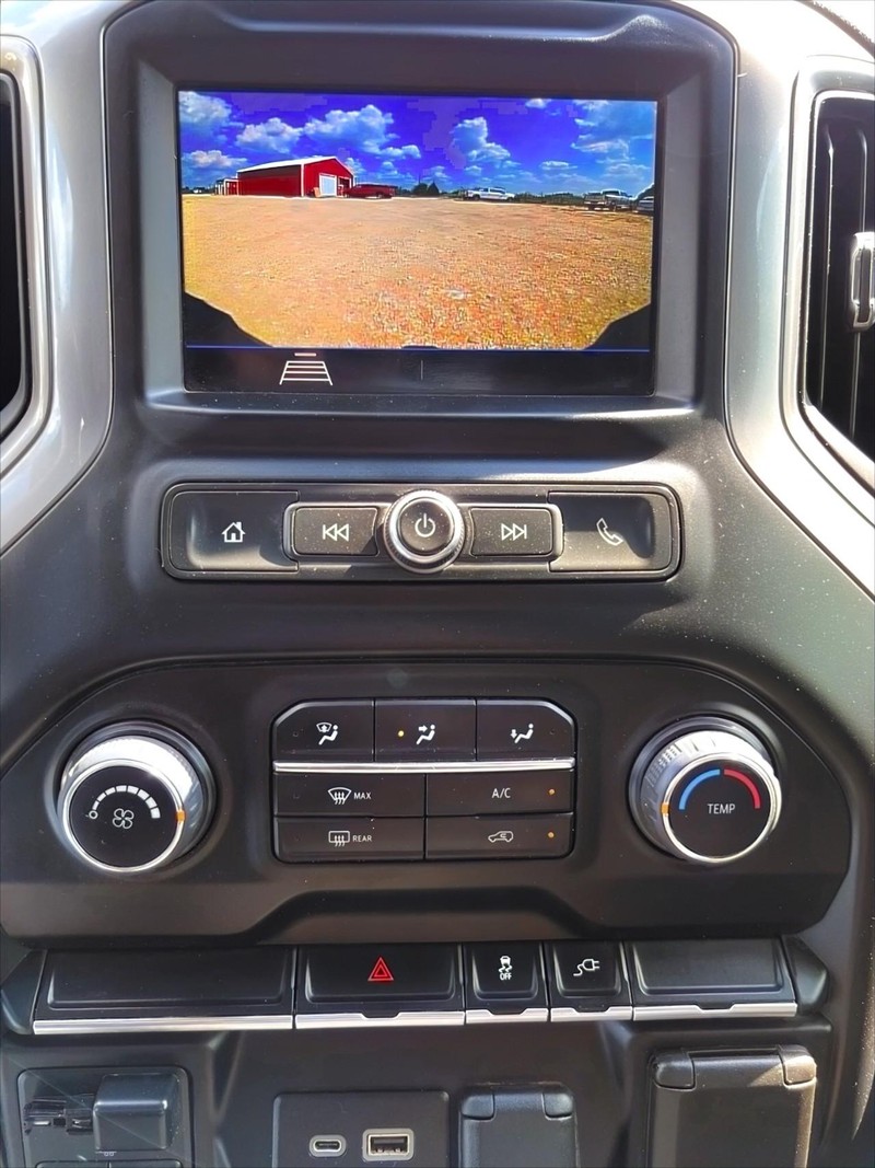 Chevrolet Silverado 3500HD CC Vehicle Full-screen Gallery Image 11