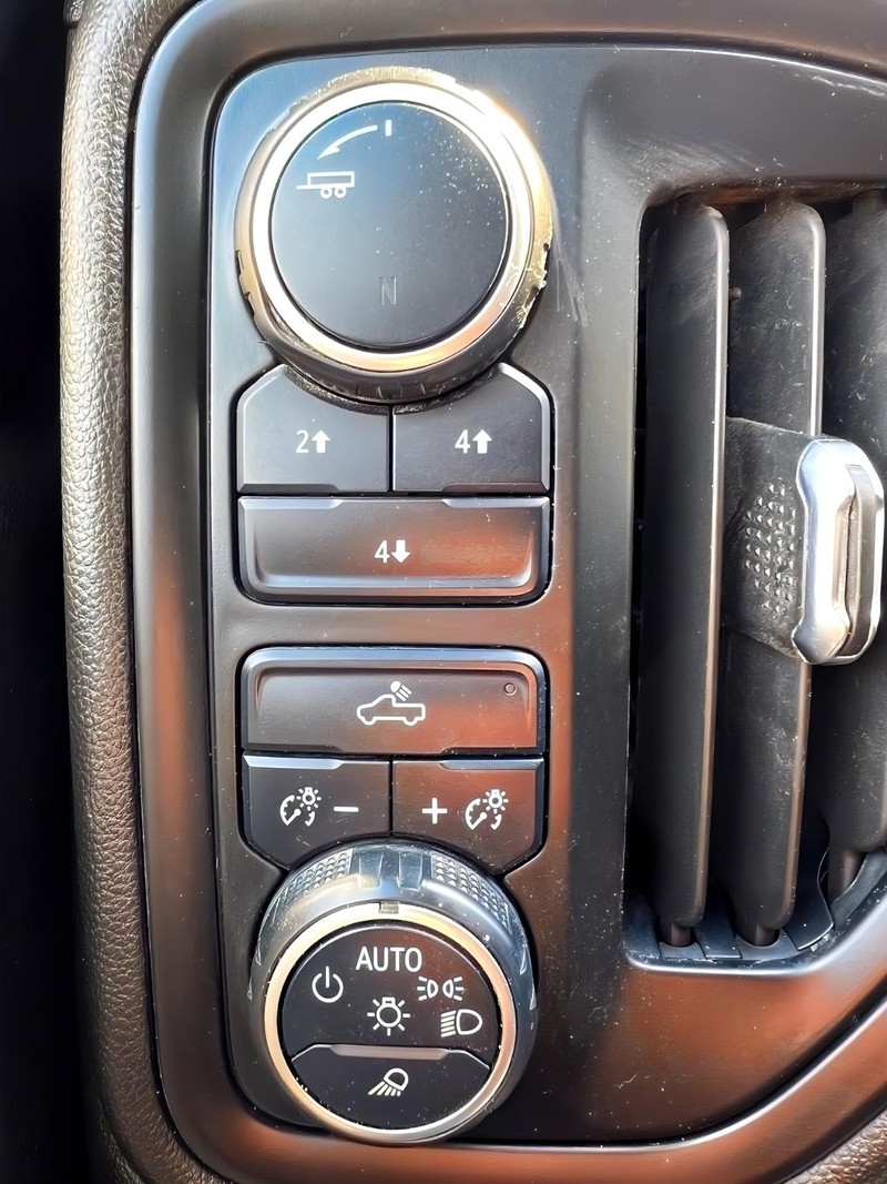 Chevrolet Silverado 3500HD CC Vehicle Full-screen Gallery Image 12