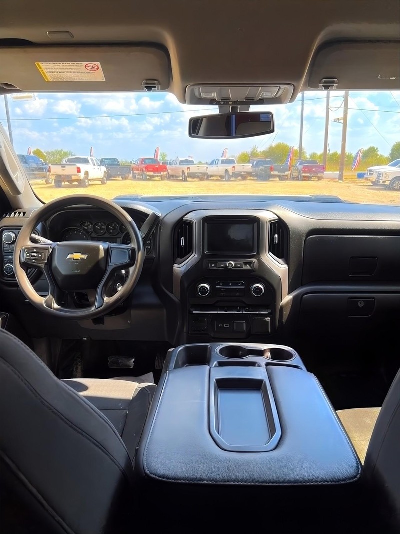 Chevrolet Silverado 3500HD CC Vehicle Full-screen Gallery Image 13