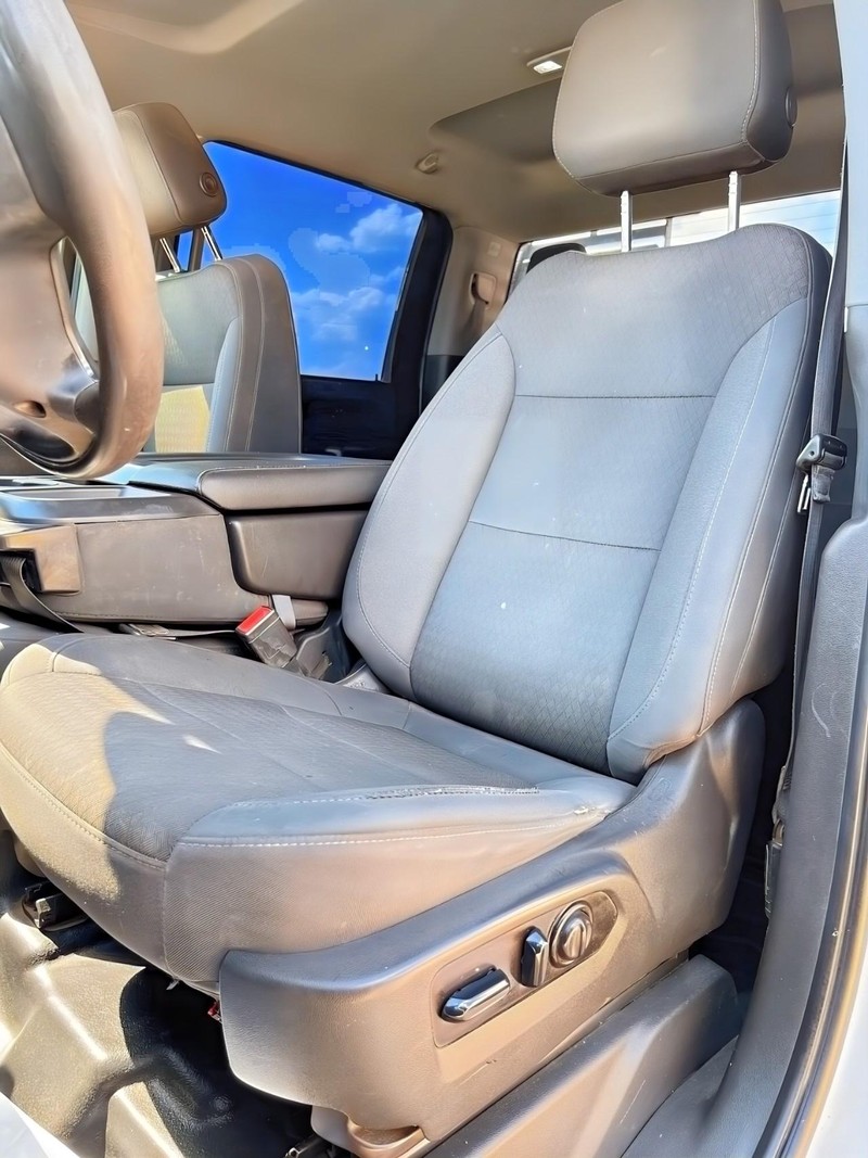 Chevrolet Silverado 3500HD CC Vehicle Full-screen Gallery Image 14