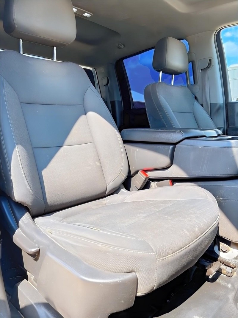 Chevrolet Silverado 3500HD CC Vehicle Full-screen Gallery Image 15