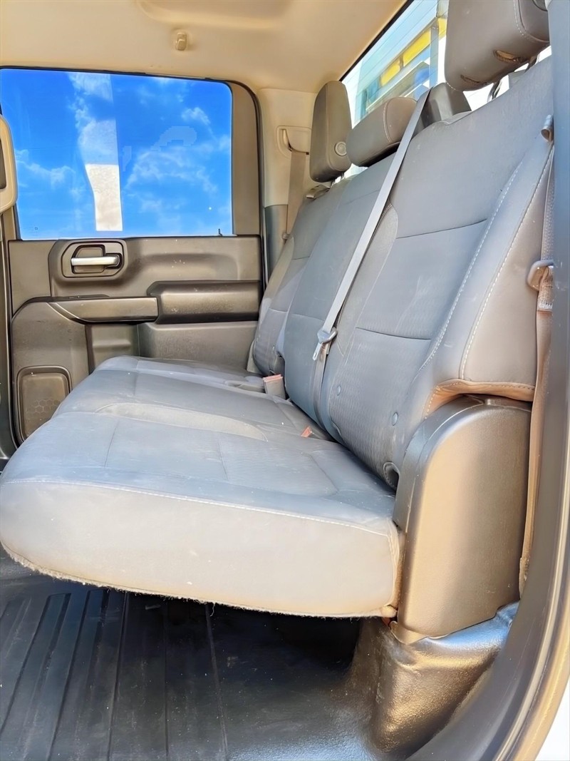 Chevrolet Silverado 3500HD CC Vehicle Full-screen Gallery Image 17