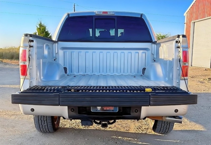 Ford F-150 Vehicle Full-screen Gallery Image 09