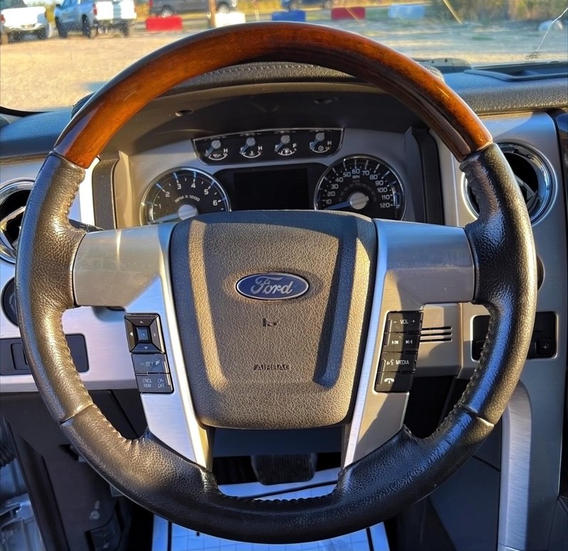 Ford F-150 Vehicle Full-screen Gallery Image 10