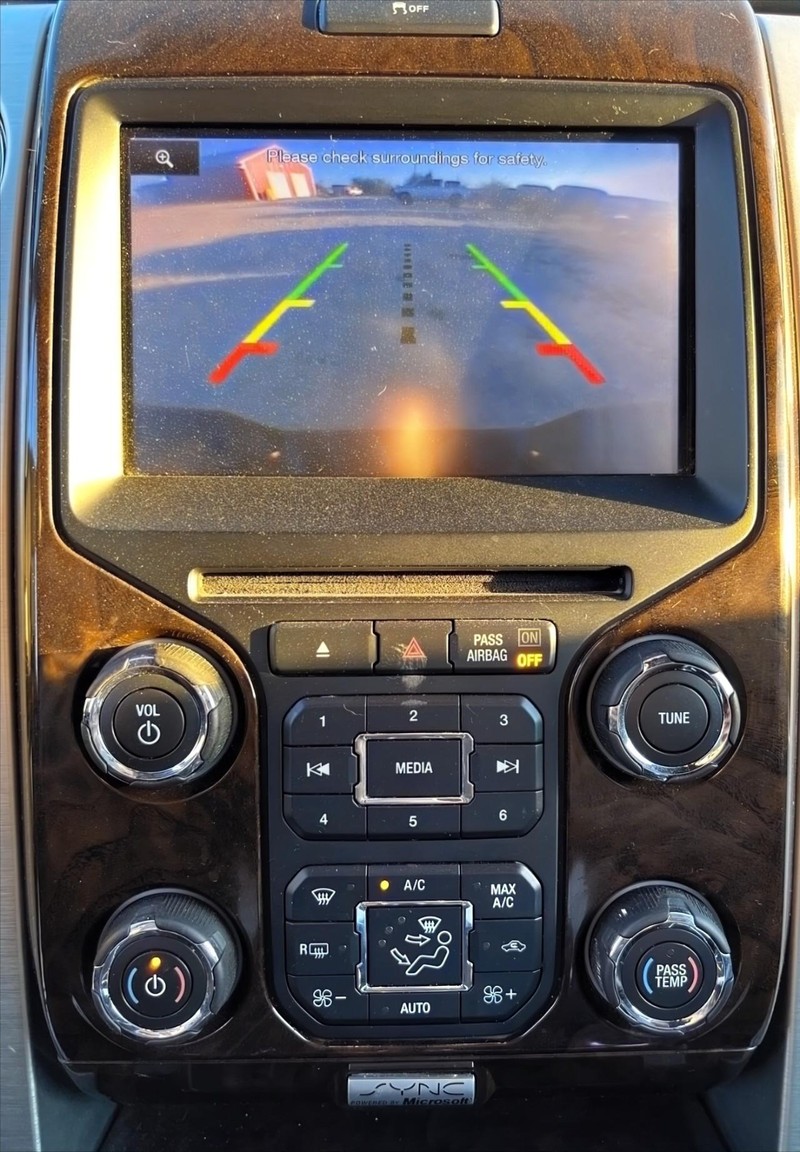 Ford F-150 Vehicle Full-screen Gallery Image 11