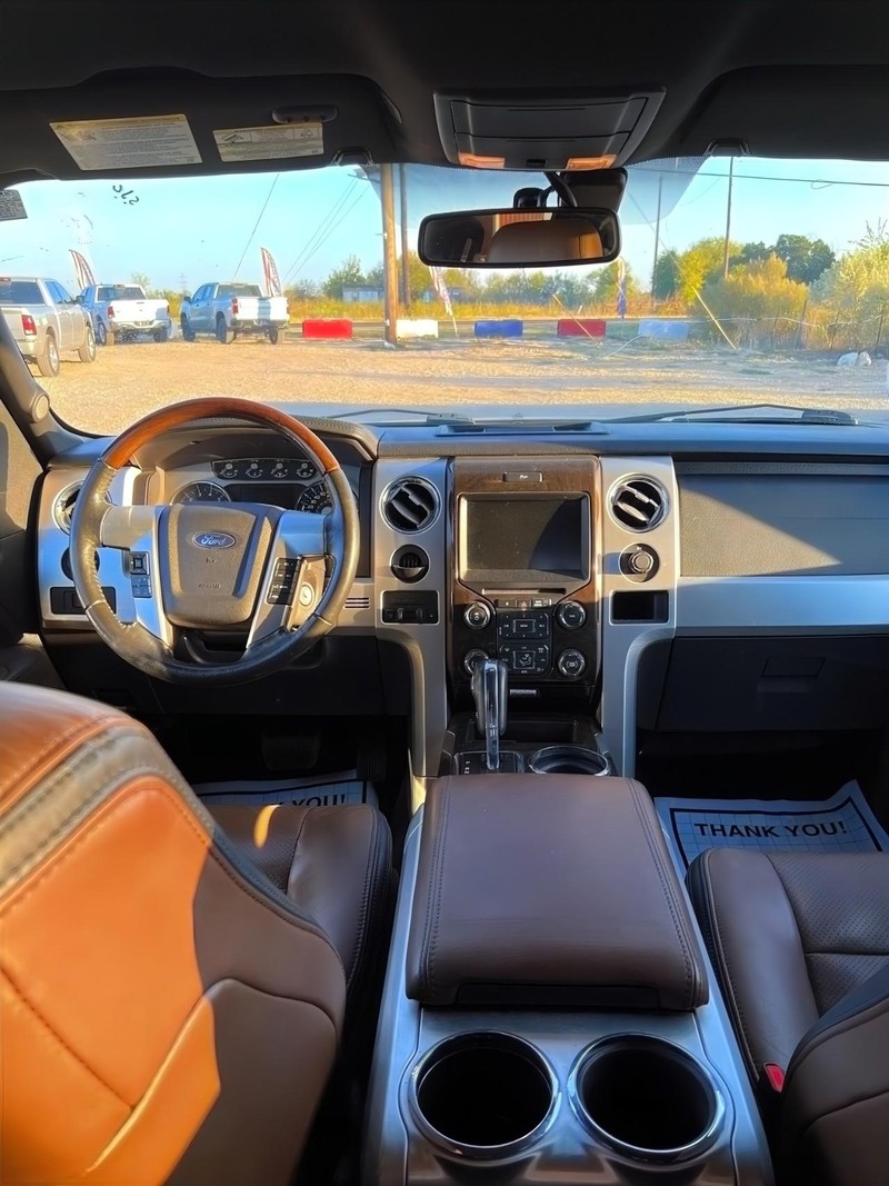 Ford F-150 Vehicle Full-screen Gallery Image 12