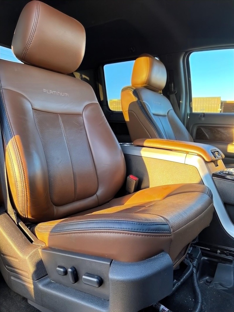 Ford F-150 Vehicle Full-screen Gallery Image 14