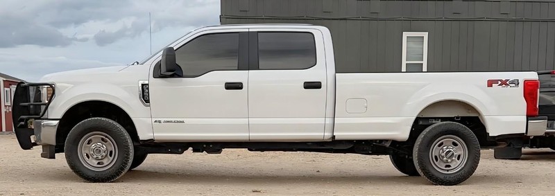 Ford Super Duty F-350 SRW Vehicle Full-screen Gallery Image 04