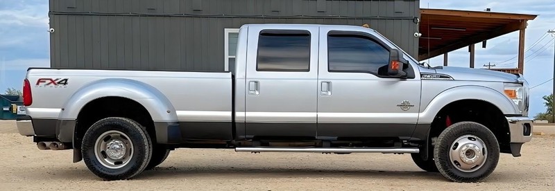 Ford Super Duty F-350 DRW Vehicle Full-screen Gallery Image 03