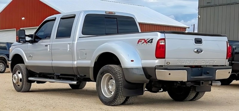 Ford Super Duty F-350 DRW Vehicle Full-screen Gallery Image 06