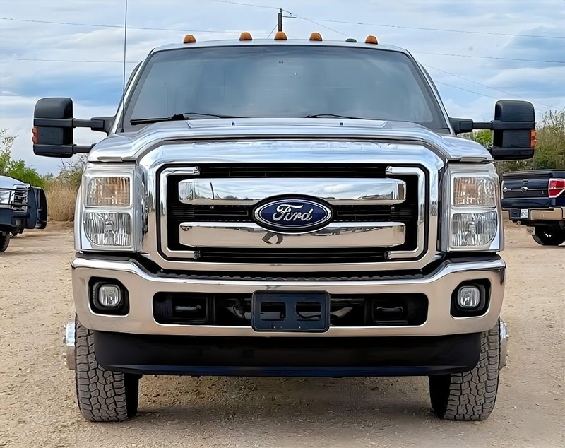 2016 Ford F-350 Lariat photo 2