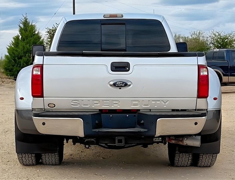 2016 Ford F-350 Lariat photo 3