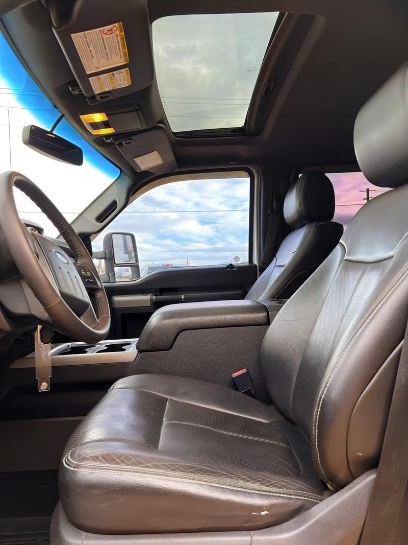 Ford Super Duty F-350 DRW Vehicle Full-screen Gallery Image 14