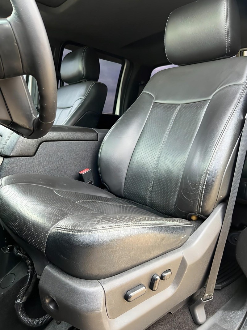 Ford Super Duty F-350 DRW Vehicle Full-screen Gallery Image 15