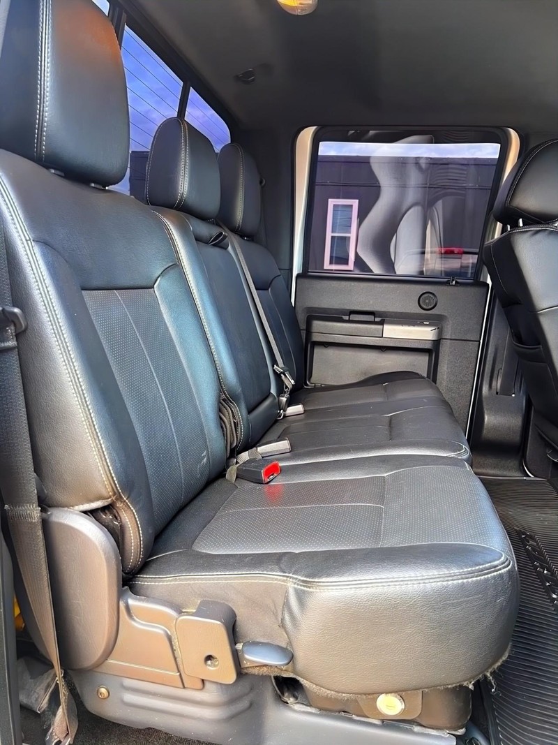 Ford Super Duty F-350 DRW Vehicle Full-screen Gallery Image 17