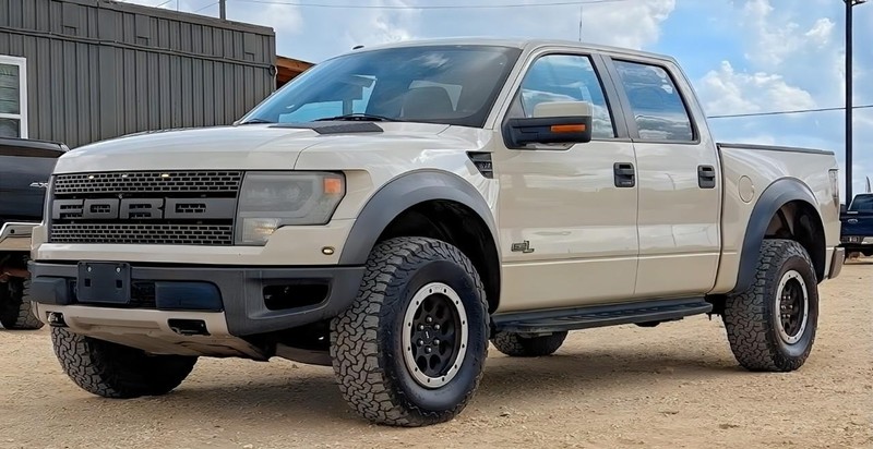 Ford F-150 Vehicle Full-screen Gallery Image 02