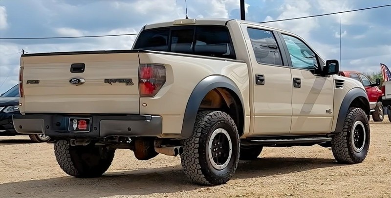 2014 Ford F-150 SVT Raptor photo 2