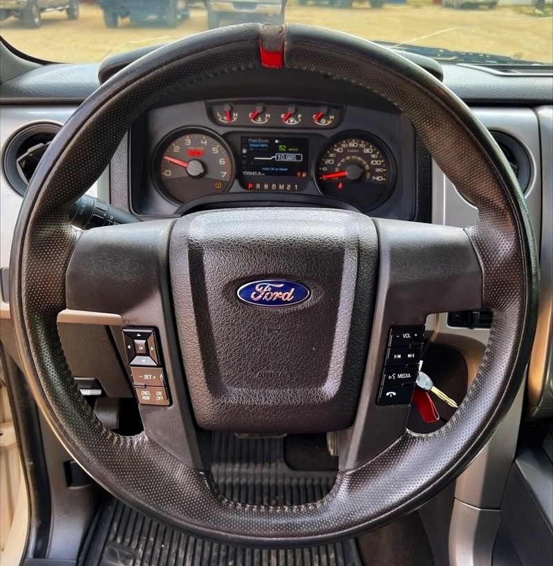 Ford F-150 Vehicle Full-screen Gallery Image 10