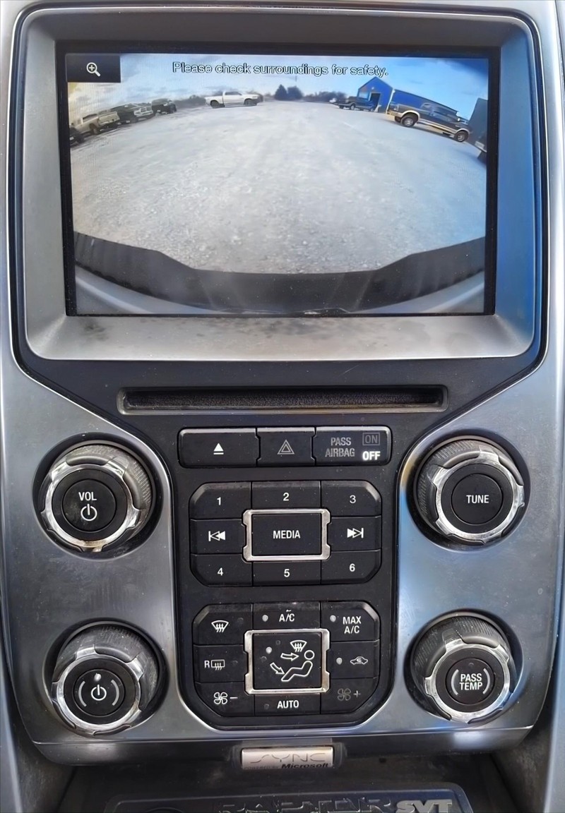 Ford F-150 Vehicle Full-screen Gallery Image 11