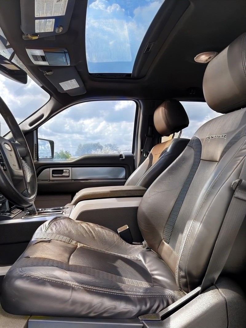 Ford F-150 Vehicle Full-screen Gallery Image 14