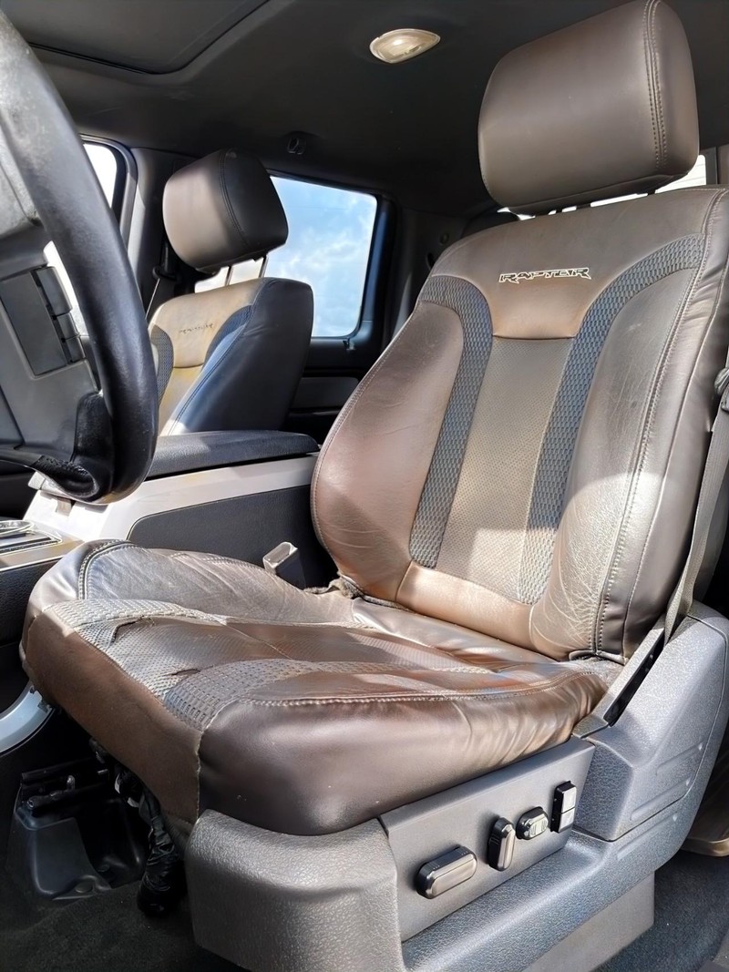 Ford F-150 Vehicle Full-screen Gallery Image 15