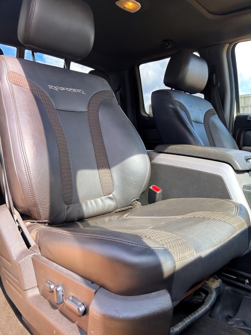 Ford F-150 Vehicle Full-screen Gallery Image 16