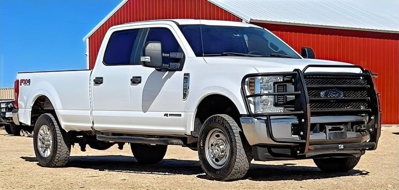 Ford Super Duty F-250 SRW Vehicle Full-screen Gallery Image 02