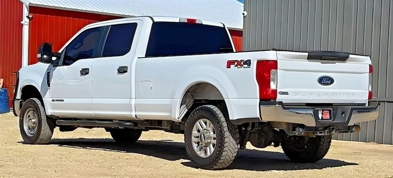 Ford Super Duty F-250 SRW Vehicle Full-screen Gallery Image 06