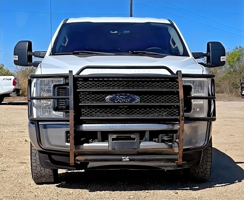 Ford Super Duty F-250 SRW Vehicle Full-screen Gallery Image 07
