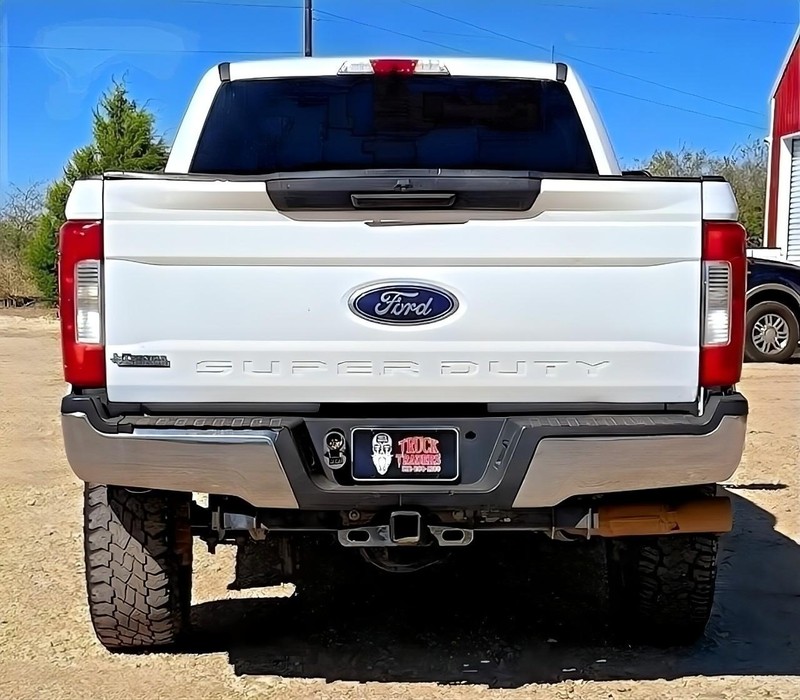 Ford Super Duty F-250 SRW Vehicle Full-screen Gallery Image 08