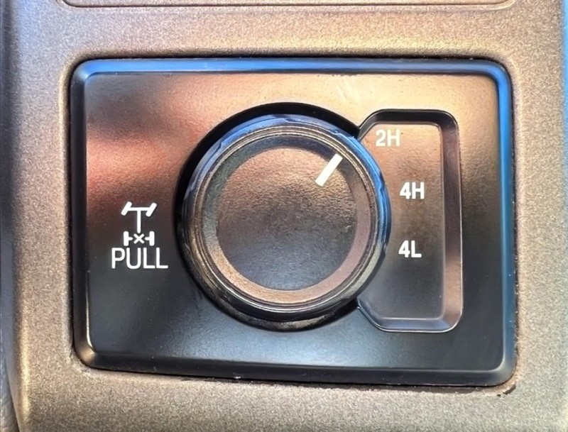 Ford Super Duty F-250 SRW Vehicle Full-screen Gallery Image 12