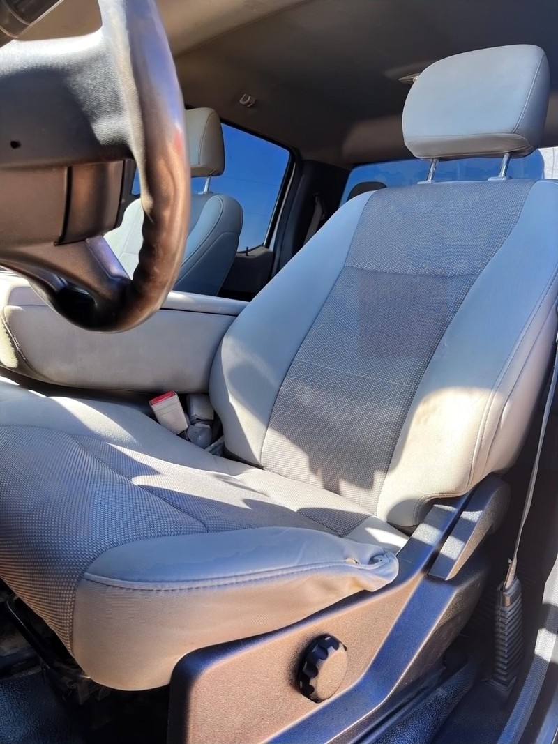 Ford Super Duty F-250 SRW Vehicle Full-screen Gallery Image 14