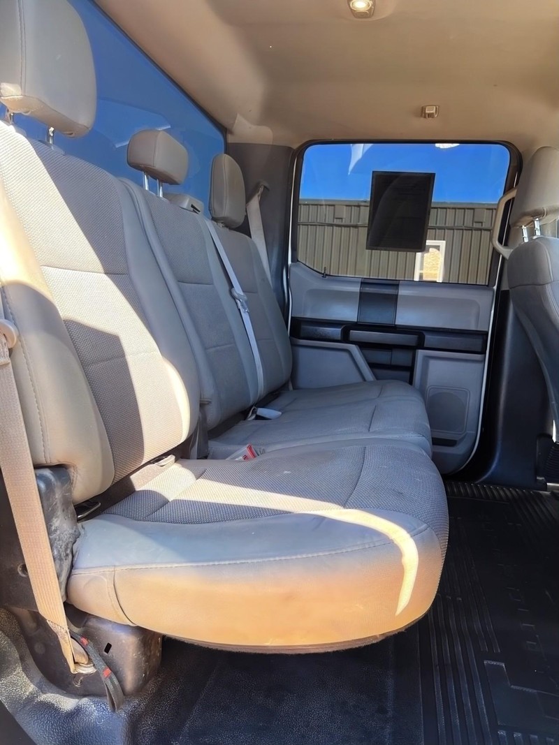 Ford Super Duty F-250 SRW Vehicle Full-screen Gallery Image 16