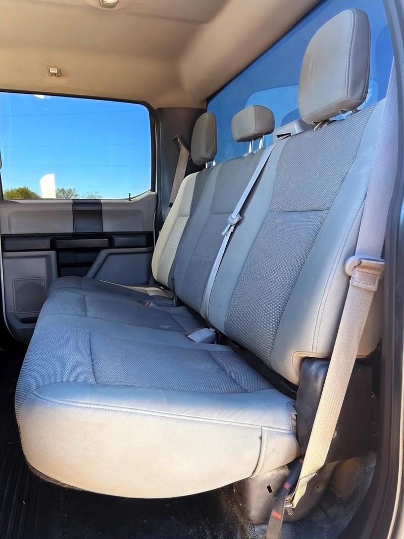 Ford Super Duty F-250 SRW Vehicle Full-screen Gallery Image 17