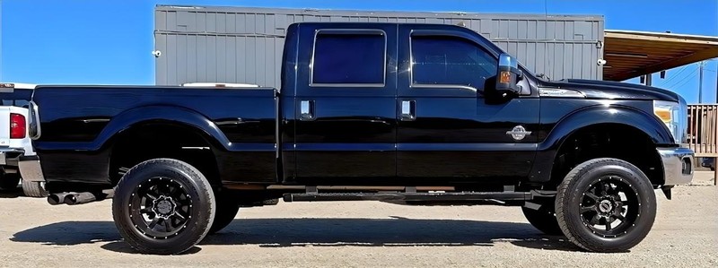 Ford Super Duty F-250 SRW Vehicle Full-screen Gallery Image 03