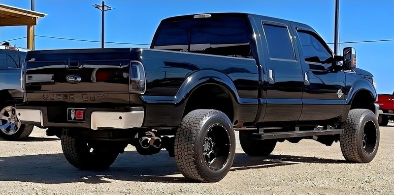 Ford Super Duty F-250 SRW Vehicle Full-screen Gallery Image 05