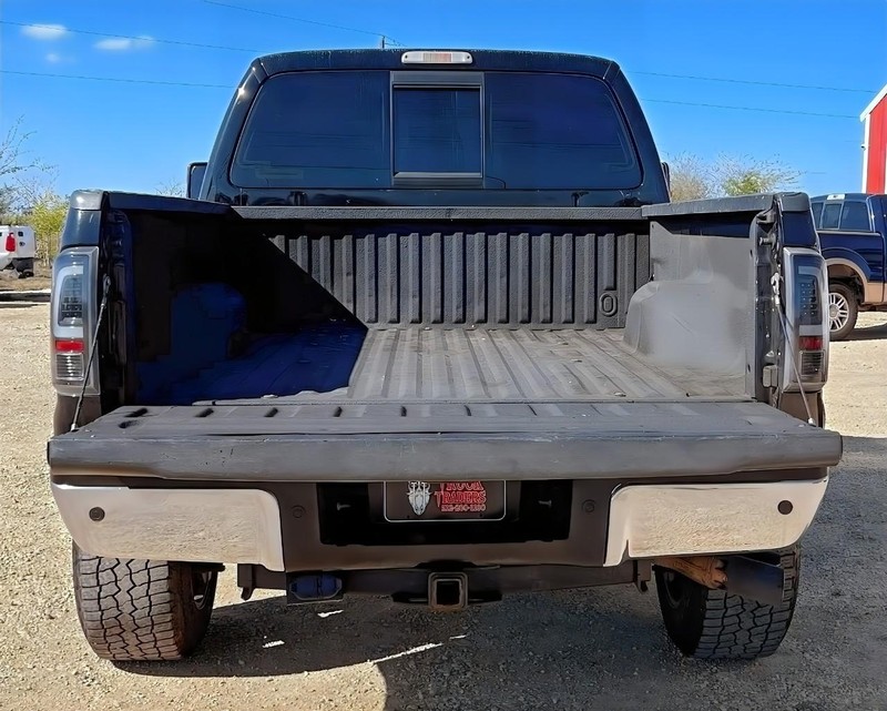Ford Super Duty F-250 SRW Vehicle Full-screen Gallery Image 09
