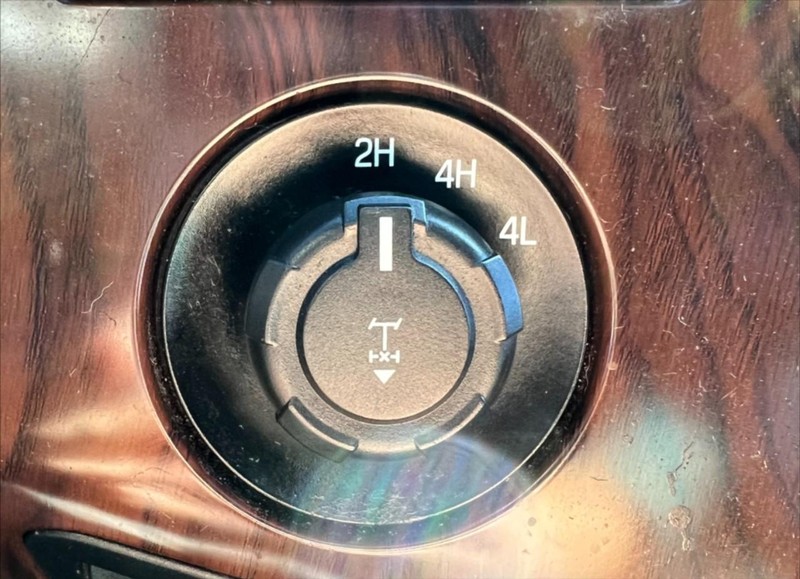 Ford Super Duty F-250 SRW Vehicle Full-screen Gallery Image 12