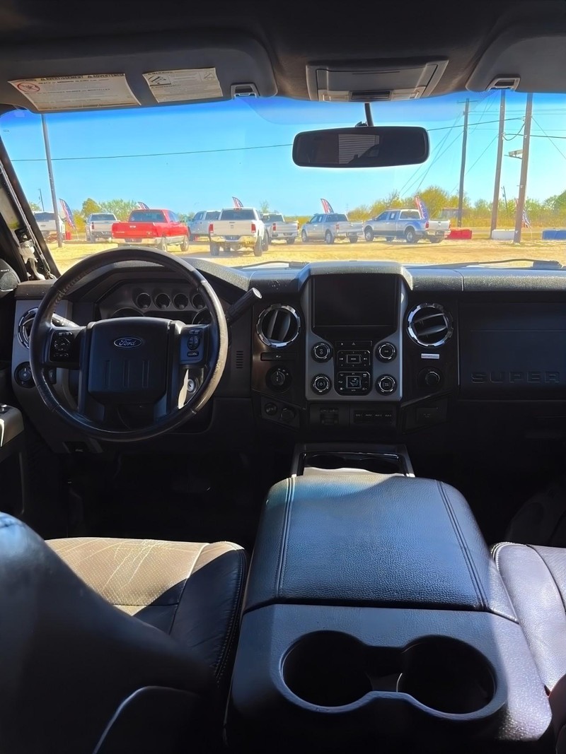 Ford Super Duty F-250 SRW Vehicle Full-screen Gallery Image 13