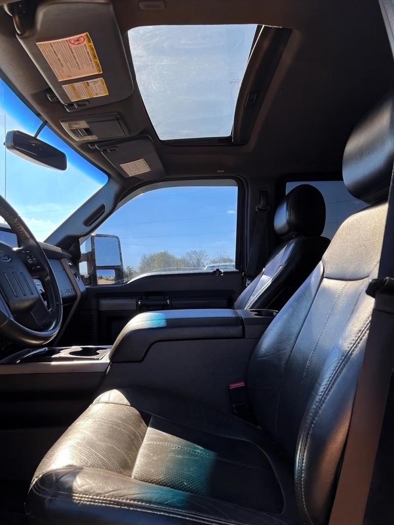 Ford Super Duty F-250 SRW Vehicle Full-screen Gallery Image 14