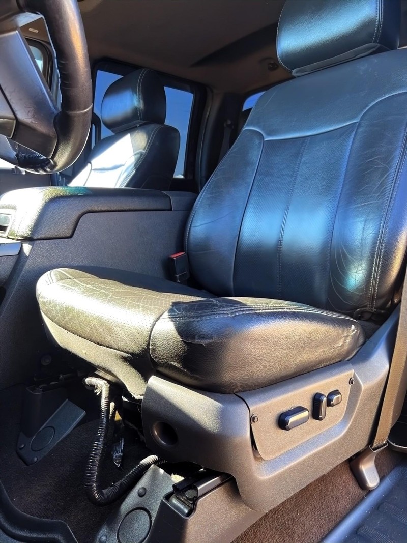 Ford Super Duty F-250 SRW Vehicle Full-screen Gallery Image 15