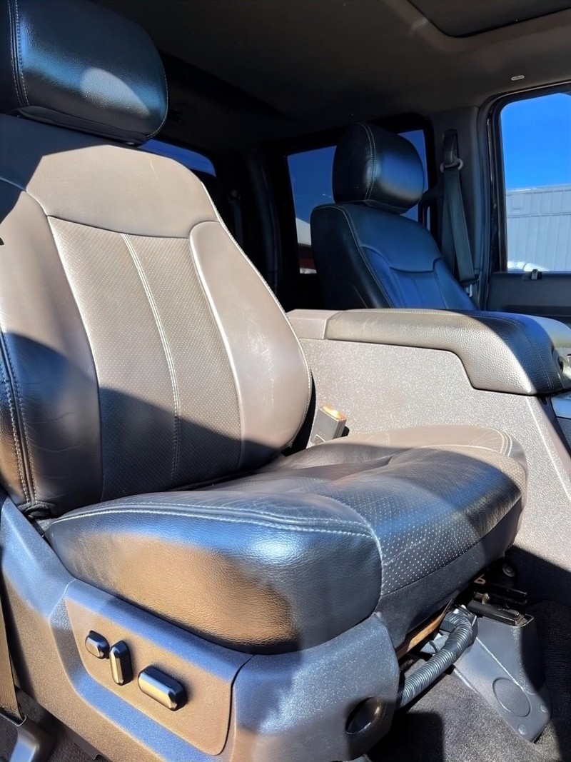 Ford Super Duty F-250 SRW Vehicle Full-screen Gallery Image 16