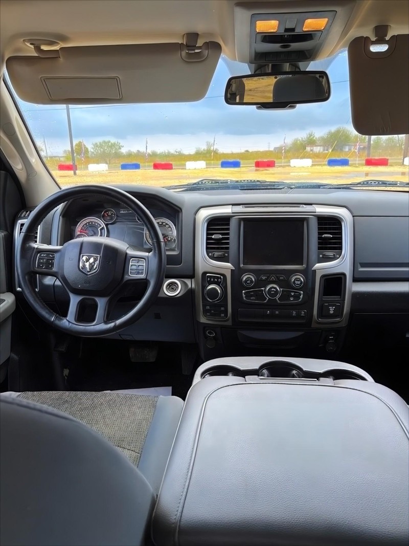 Ram 1500 Vehicle Full-screen Gallery Image 12