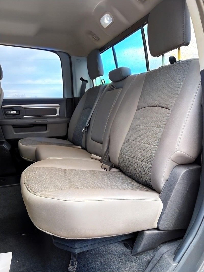 Ram 1500 Vehicle Full-screen Gallery Image 16