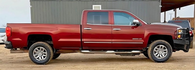 Chevrolet Silverado 2500HD Vehicle Full-screen Gallery Image 03