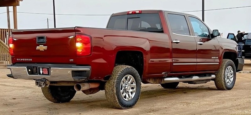 Chevrolet Silverado 2500HD Vehicle Full-screen Gallery Image 05