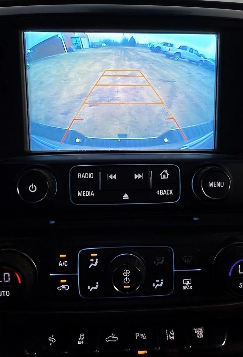 Chevrolet Silverado 2500HD Vehicle Full-screen Gallery Image 11