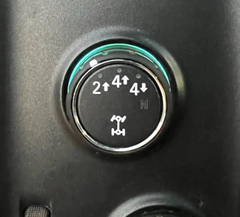 Chevrolet Silverado 2500HD Vehicle Full-screen Gallery Image 12